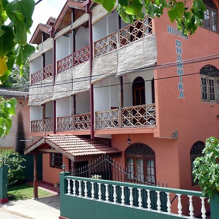 Hotel Dhammika Unawatuna Esterno foto