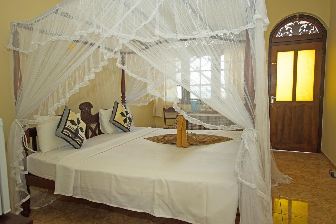 Hotel Dhammika Unawatuna Esterno foto